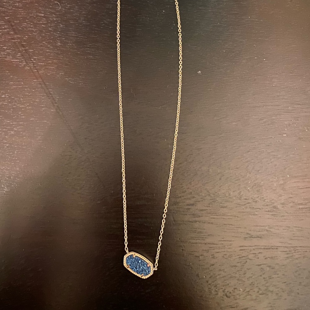 Kendra Scott necklace